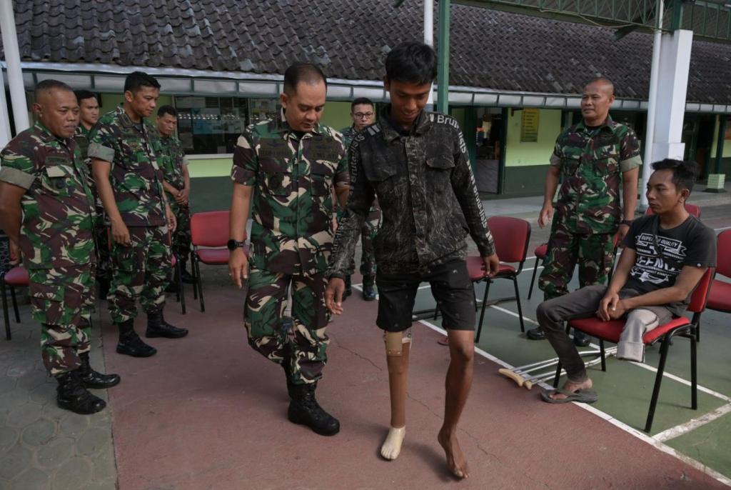 Kolaborasi dengan Perusahaan, Kodim 0726 Sukoharjo Bantu Kaki Palsu kepada Penyandang&nbsp;Disabilitas